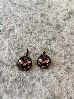 Pink Bee & Floral Glass Cabachon Pierced Lever Back Earrings NWT HC